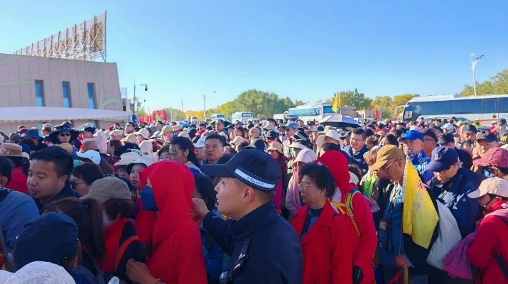 額濟(jì)納胡楊林景區(qū)今年為何這樣“紅”？