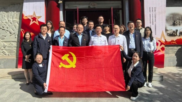 覽隴原抗戰(zhàn)文獻(xiàn) 傳紅色精神薪火——集團(tuán)財務(wù)部、戰(zhàn)略規(guī)劃部、工程咨詢中心黨支部聯(lián)合開展主題黨日活動